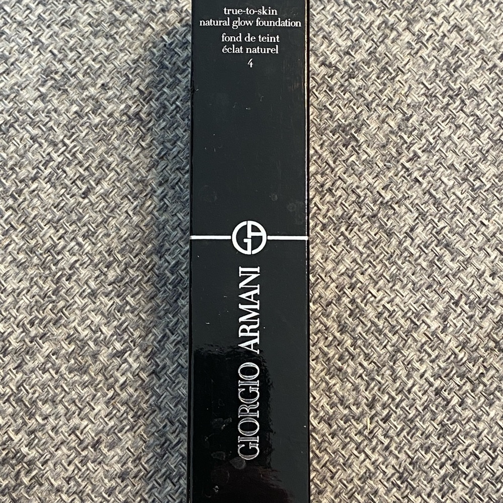 NEW IN BOX Giorgio Armani neo nude foundation in shade 4